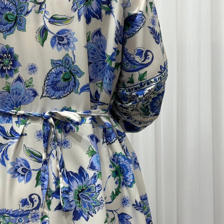 پیراهن زنانه مدل نازلی کد 715 فری سایز تا 46 جنس فلور بوگاتی چهارفصل تنخور شیک و راحت کمربند دارد جلوی کار دکمه دارد