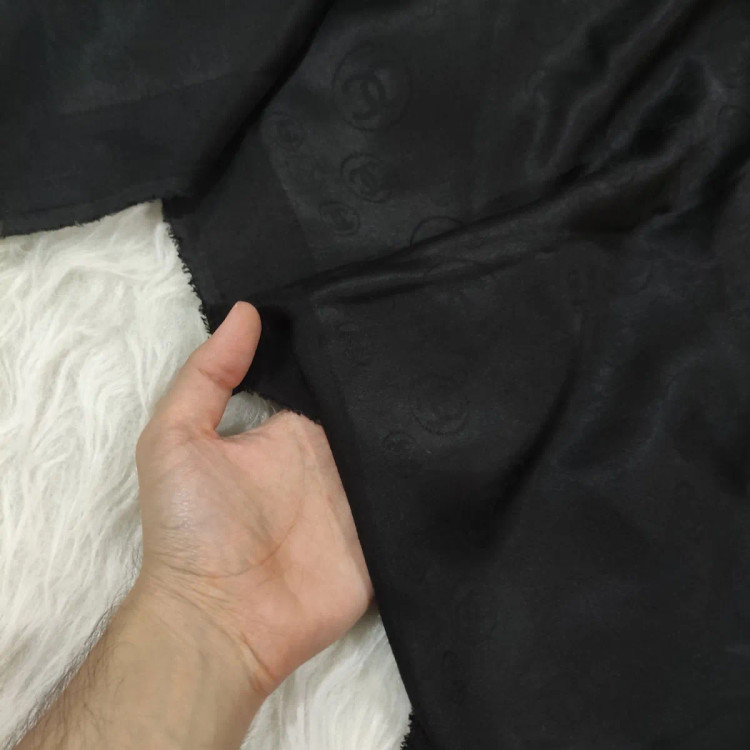 روسری ژاکارد شنل کد 852 سایز 110x110 پرز و دون دون نمیشود سر نمیخورد