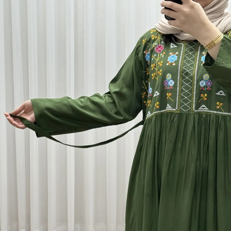 پیراهن نخی هندی سلن گلدوزی فری سایز تا 50 کمربنددار چهارفصل زنانه شیک