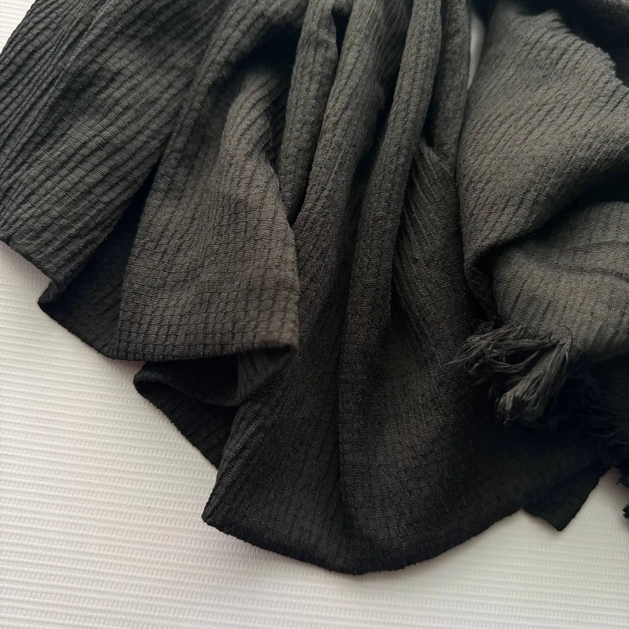 شال پفکی زنانه کد 785 مناسب استفاده روزمره، بدون آبرفت و چروک، قواره 193x65 سانت