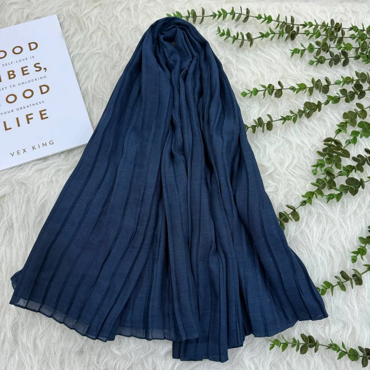 شال پلیسه نخی ساده زنانه قواره بزرگ 200×80 سانتیمتر بدون آبرفت و چروک