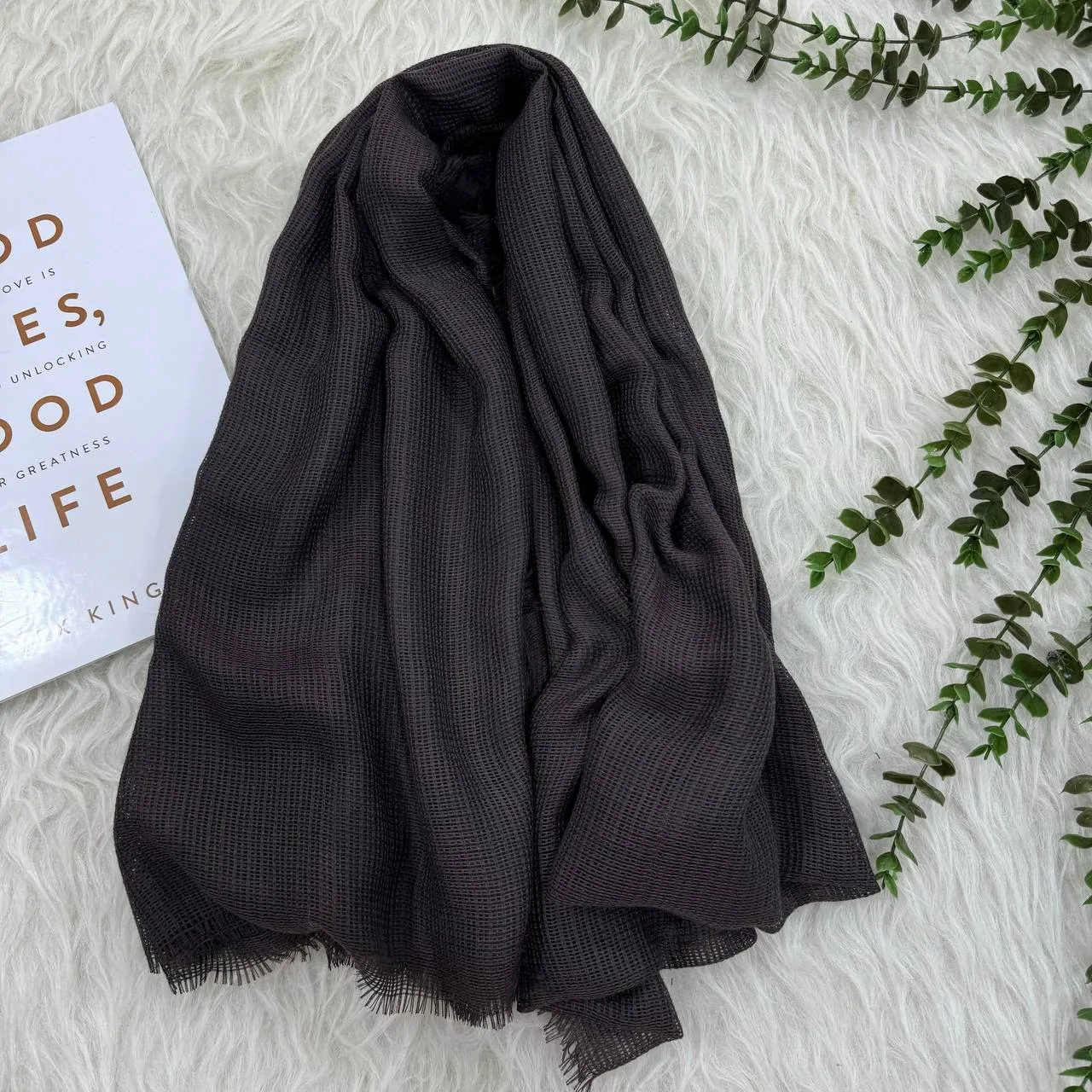 شال کنفی لبه ریش نخی قواره بزرگ 200x80 سانتیمتر کد 1339 بدون آبرفت و رنگرفت