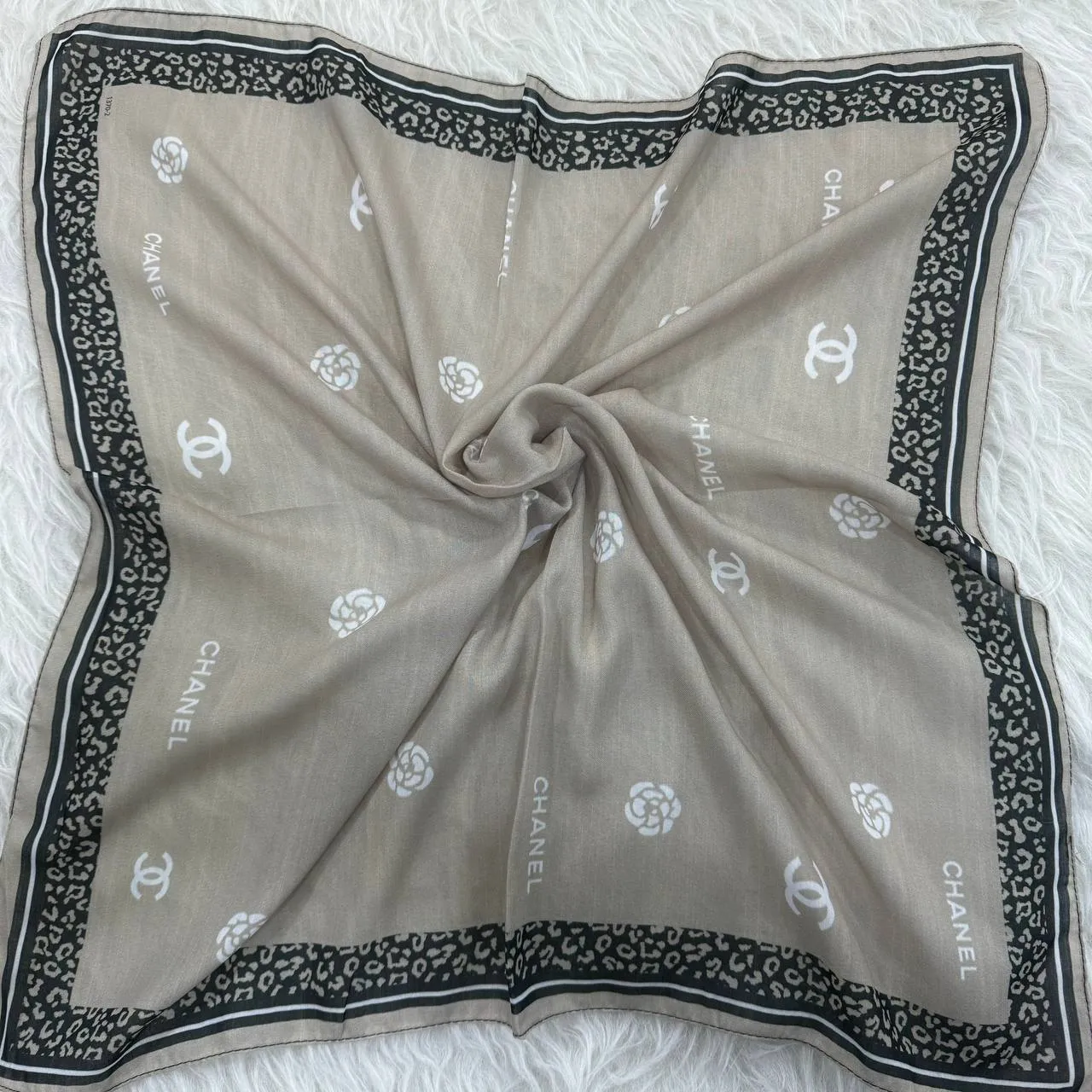 مینی اسکارف شنل کد 1353 نخی سایز 74x74 پرز نده و سر نخورد