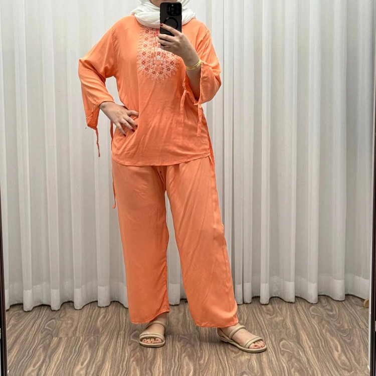 بلوز شلوار نخی مدل آیدا چاپی فری سایز مناسب تا سایز 50 شسته شده بدون آبرفت و رنگ رفت کمربند دار چهار فصل