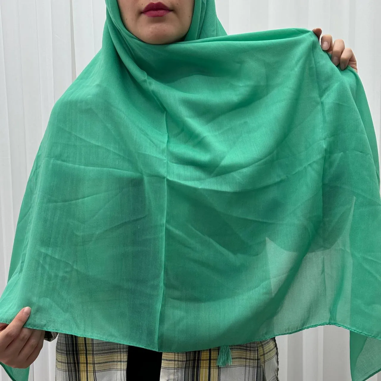 روسری نخی اسلپ کد 755 سایز 138×138 سانتیمتر بدون پرز و گلوله