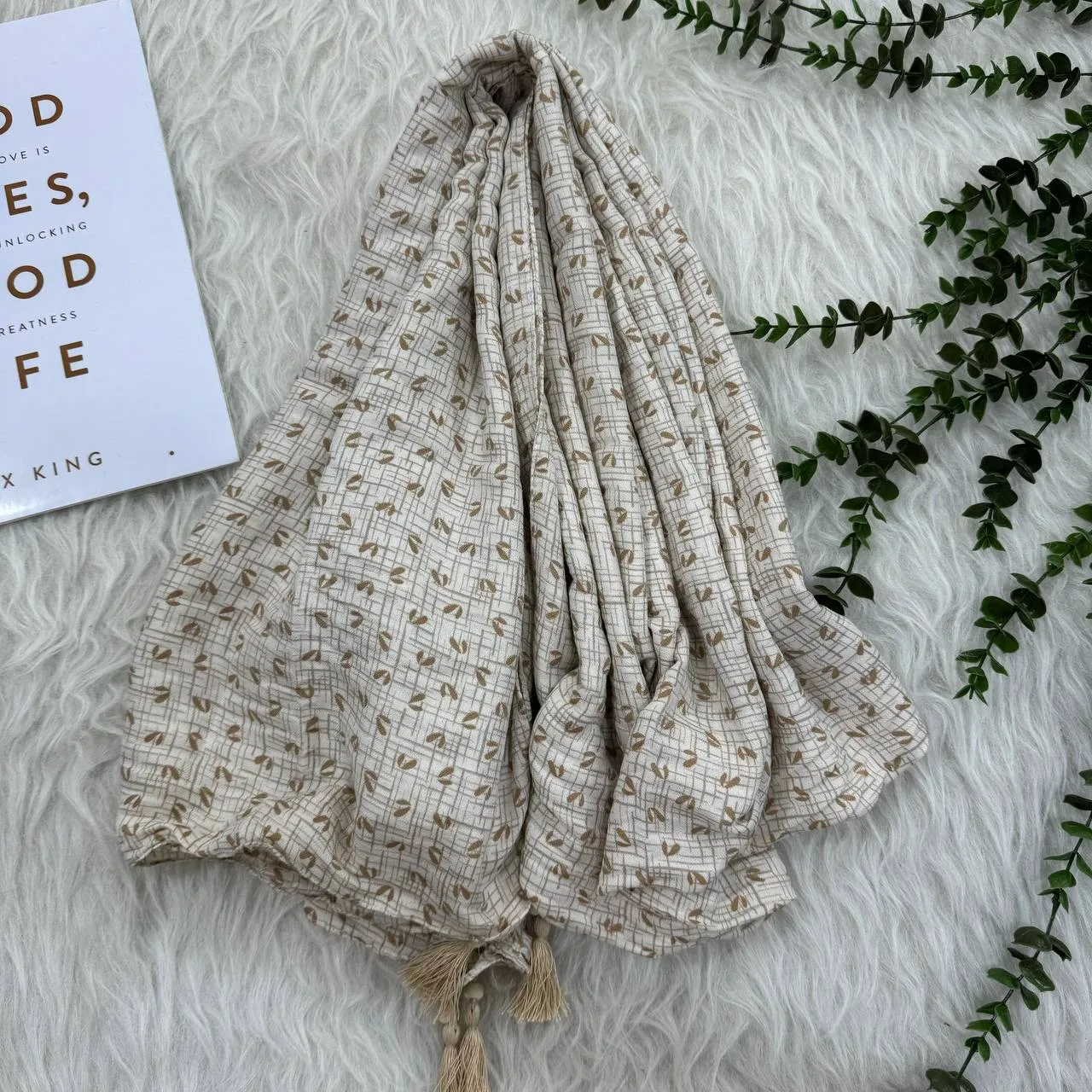 شال طرحدار نخی جوانه کد 1345 قواره 200×85 سانت بدون آبرفت و رنگ رفت