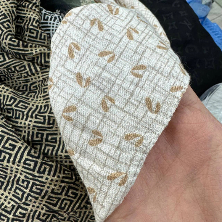 شال طرحدار نخی جوانه کد 1345 قواره 200×85 سانت بدون آبرفت و رنگ رفت