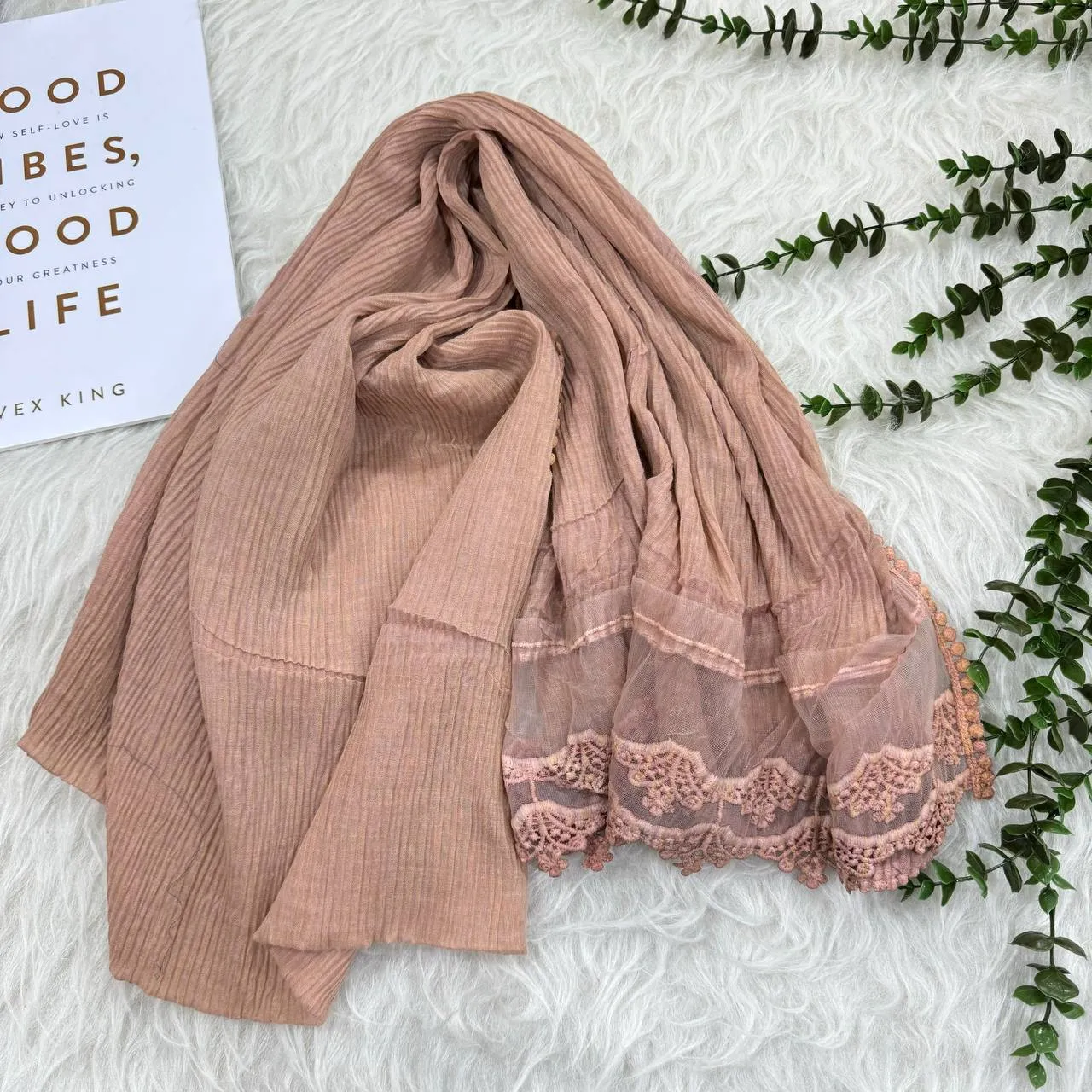 شال مزونی وارداتی نخی لبه گیپور کد 944 قواره 210x85 سانت بدون آبرفت و چروک