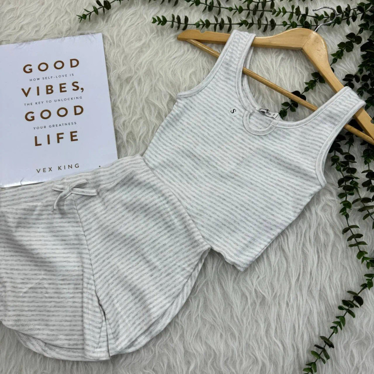 تاپ شورتک کبریتی راه راه وارداتی زنانه کد 1288 تن خور شیک و راحت چهارفصل