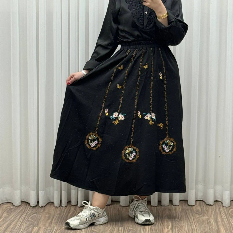 دامن مجلسی گلدوزی وارداتی فری سایز مناسب تا 46 قد 90 سانتیمتر شانتون چهارفصل بدون چروک و سایه انداختن