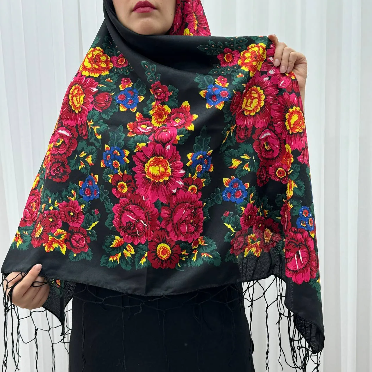روسری ترکمن گل درشت نخی پلی استر قواره 140*140 ایرانی 4 فصل