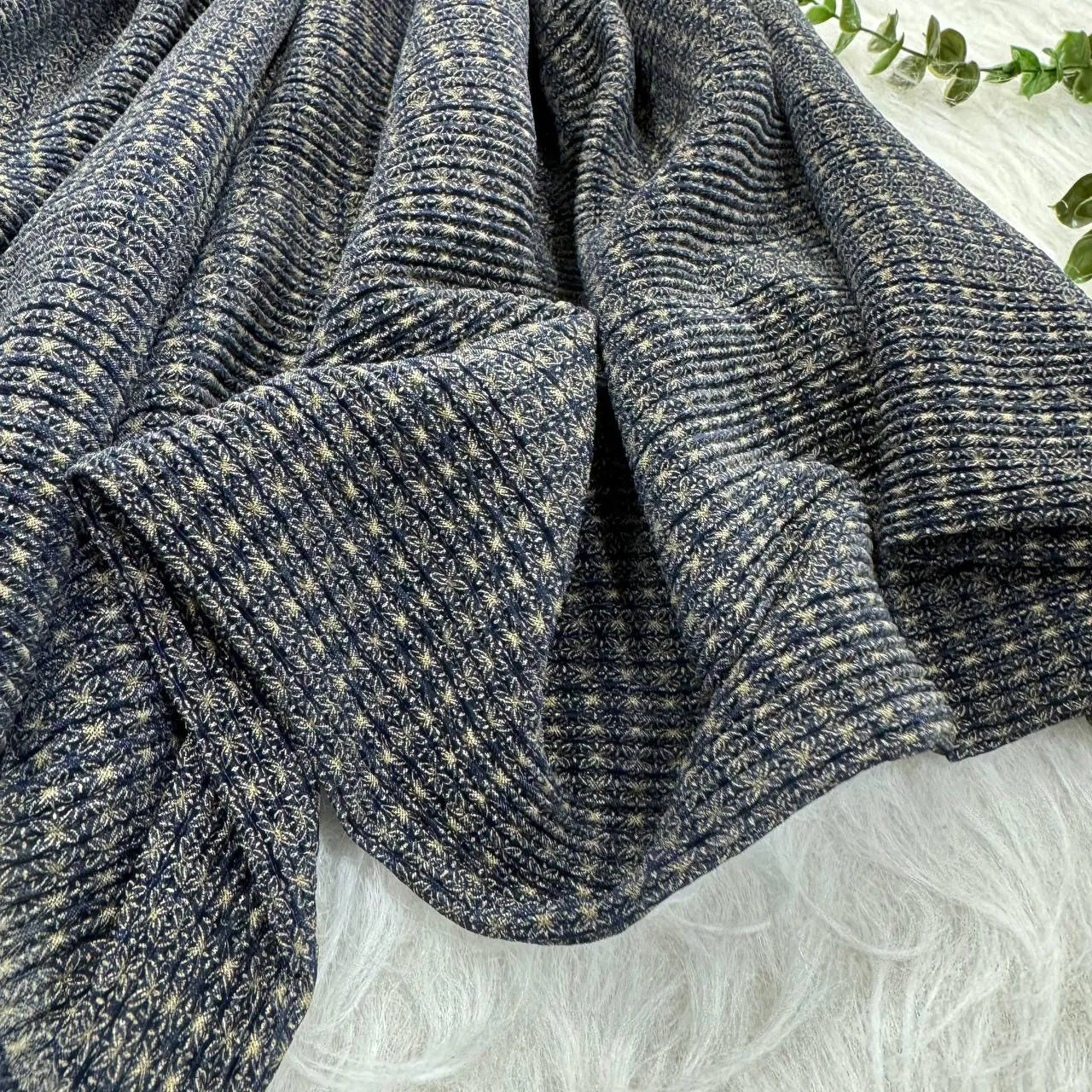 شال مشکی کریشه کد 976 قواره 220x80 سانت بدون آبرفت و رنگ رفت