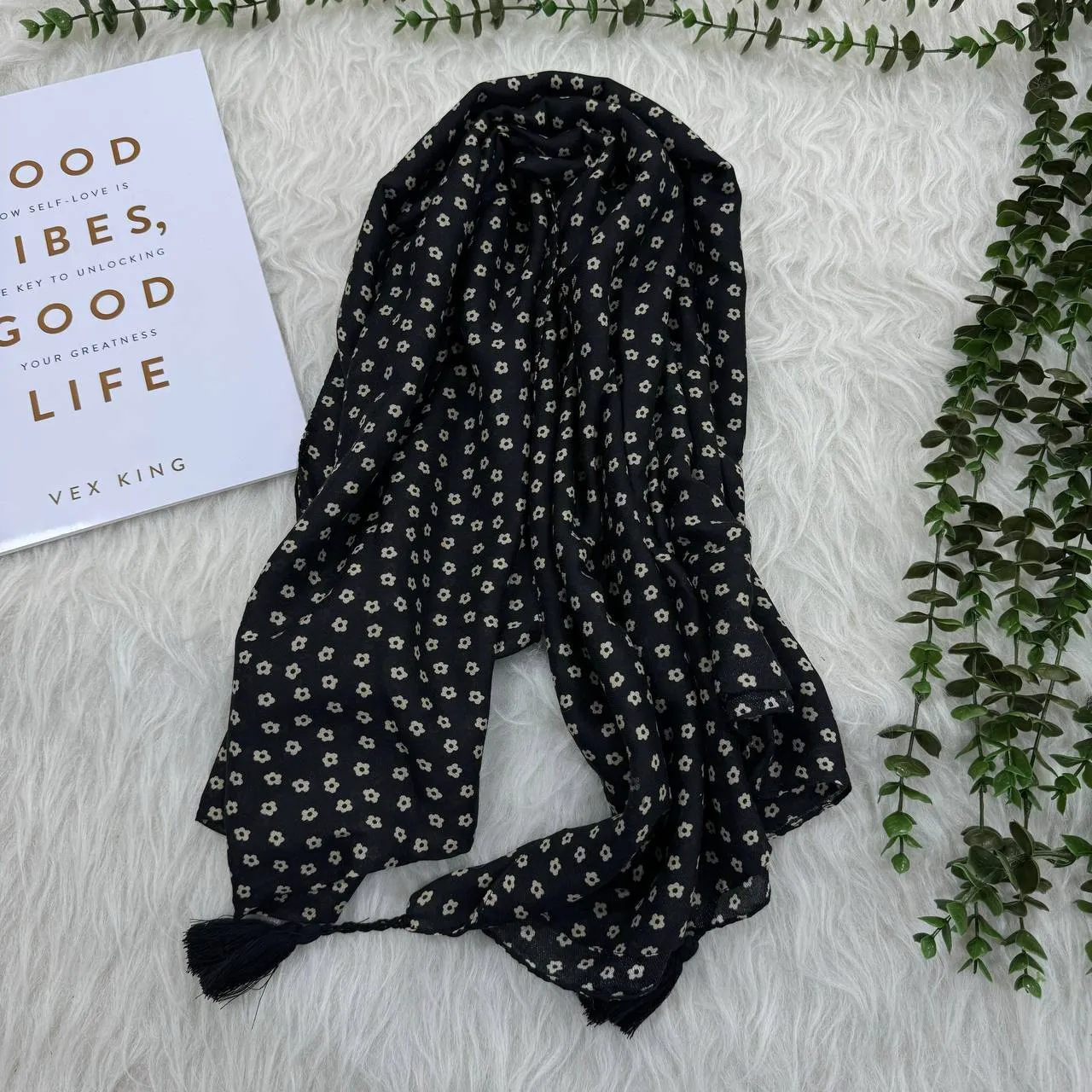 شال نخی گل دار سیآی اسکارف کد 902 قواره 190x75 زنانه بدون آبرفت و چروک