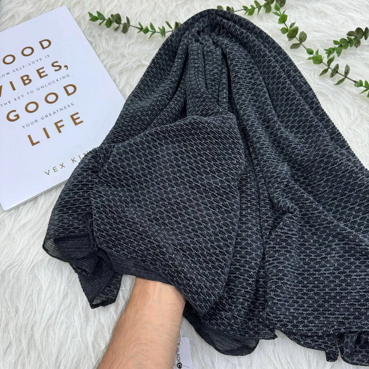 شال مشکی کریشه کد 976 قواره 220x80 سانت بدون آبرفت و رنگ رفت