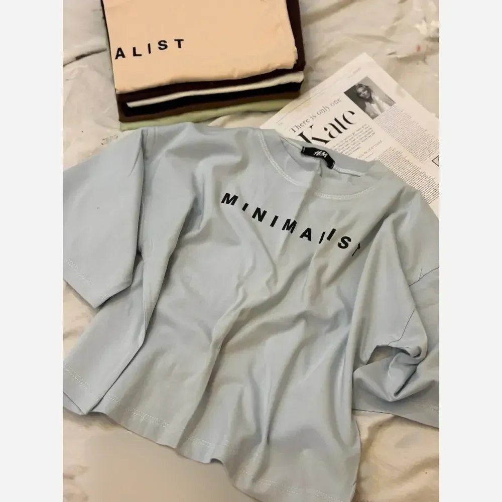 تیشرت کراپ دخترانه زنانه مینیمال سبز پاستلی طرح MINIMALIST