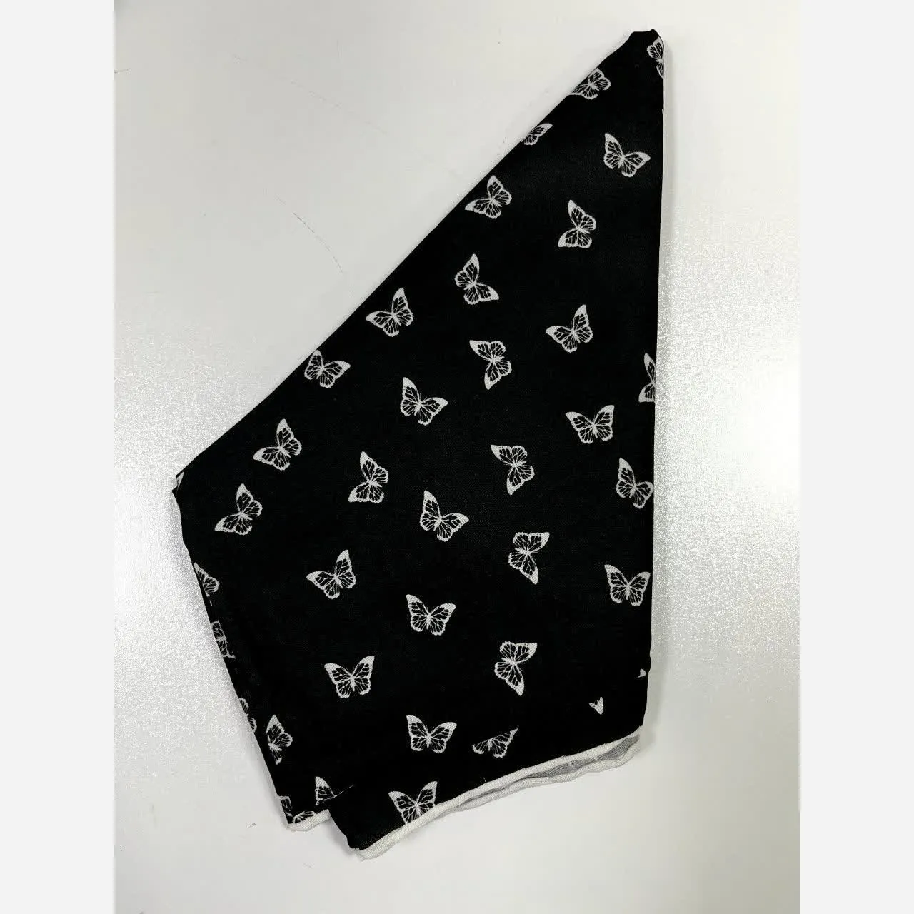 روسری نخ کایتون زمینه مشکی قواره 120