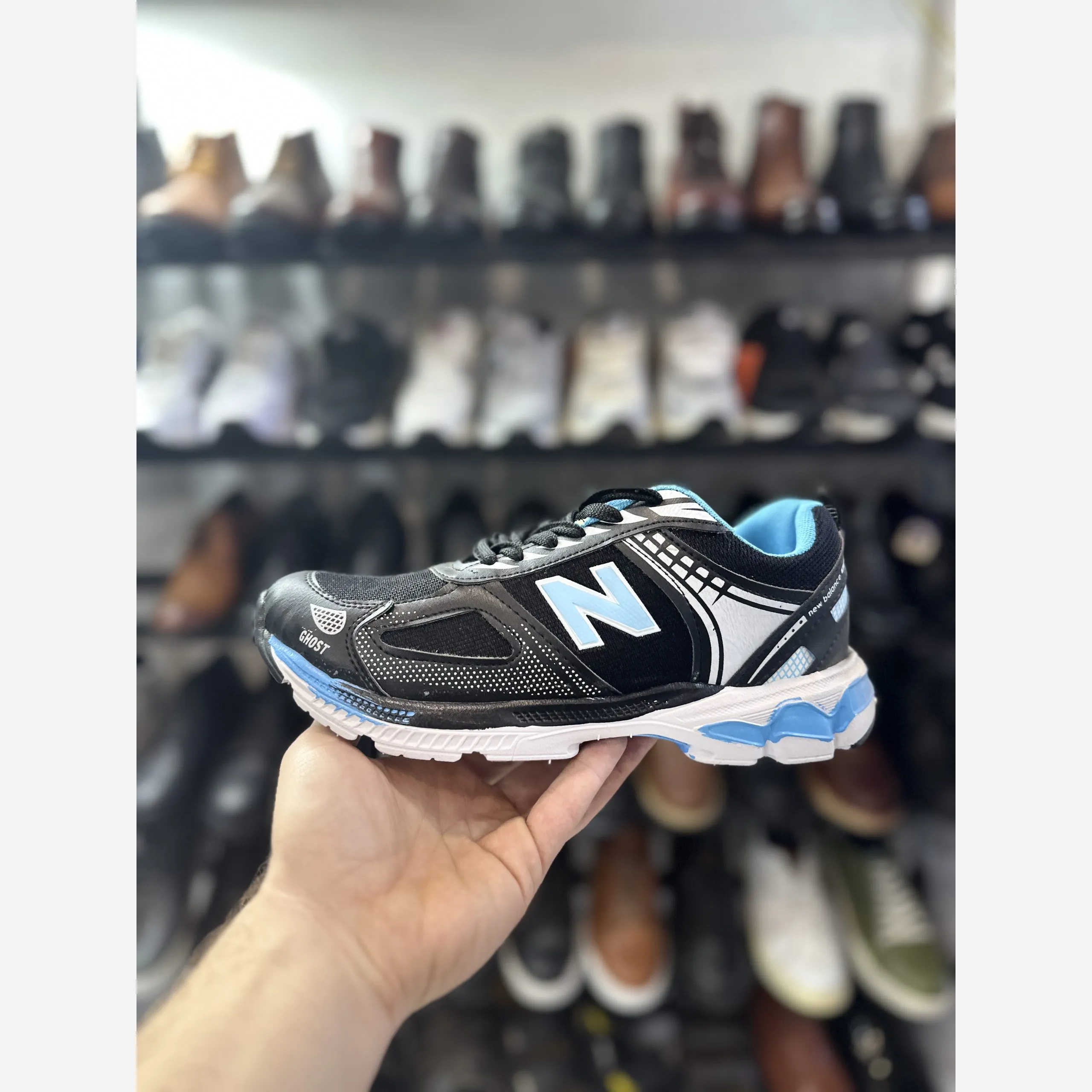 کتانی نیوبالانس مردانه سایزبندی 41 تا 44 چهار رنگ مشکی قرمز، مشکی آبی، مشکی سبز، سفید سبز