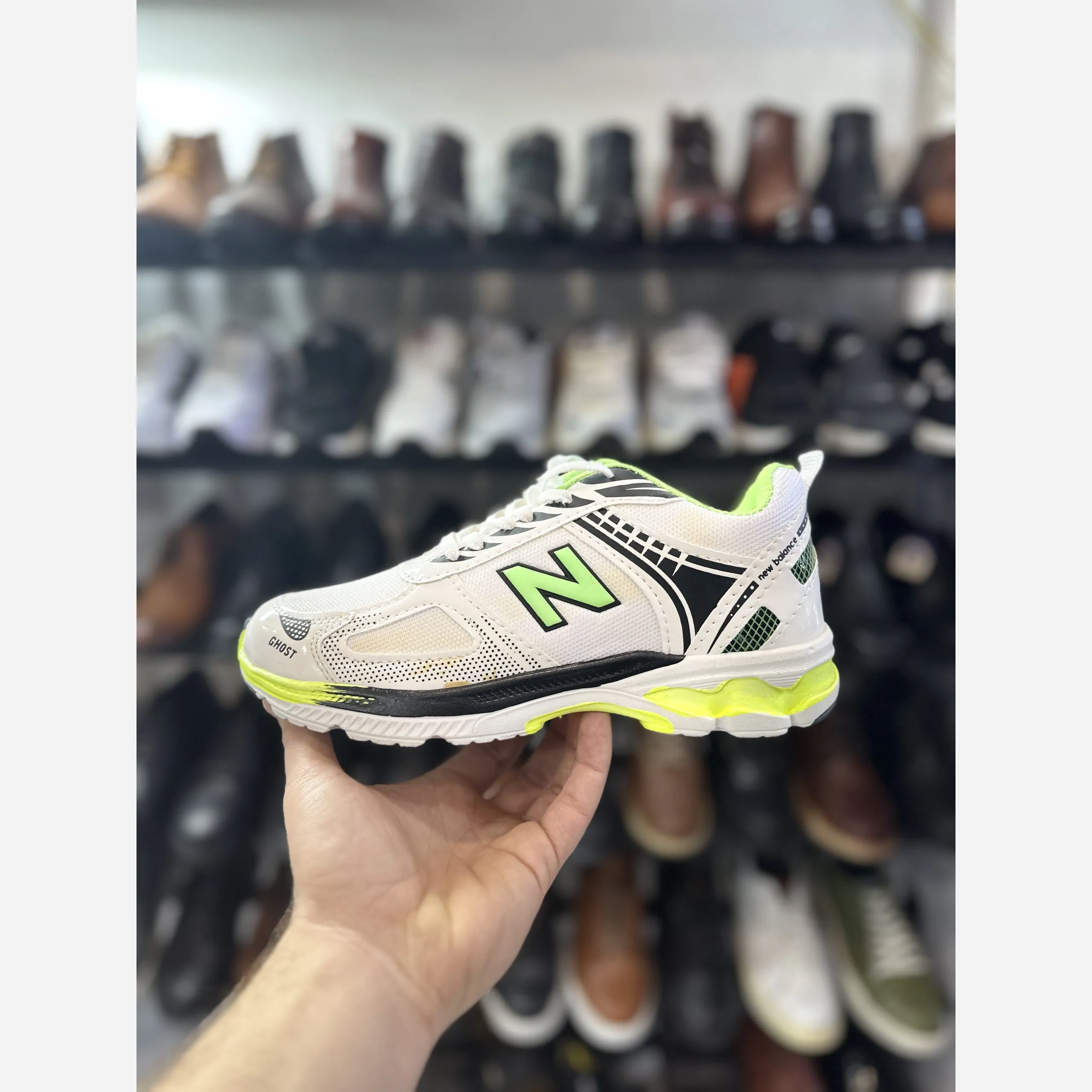 کتانی نیوبالانس مردانه سایزبندی 41 تا 44 چهار رنگ مشکی قرمز، مشکی آبی، مشکی سبز، سفید سبز