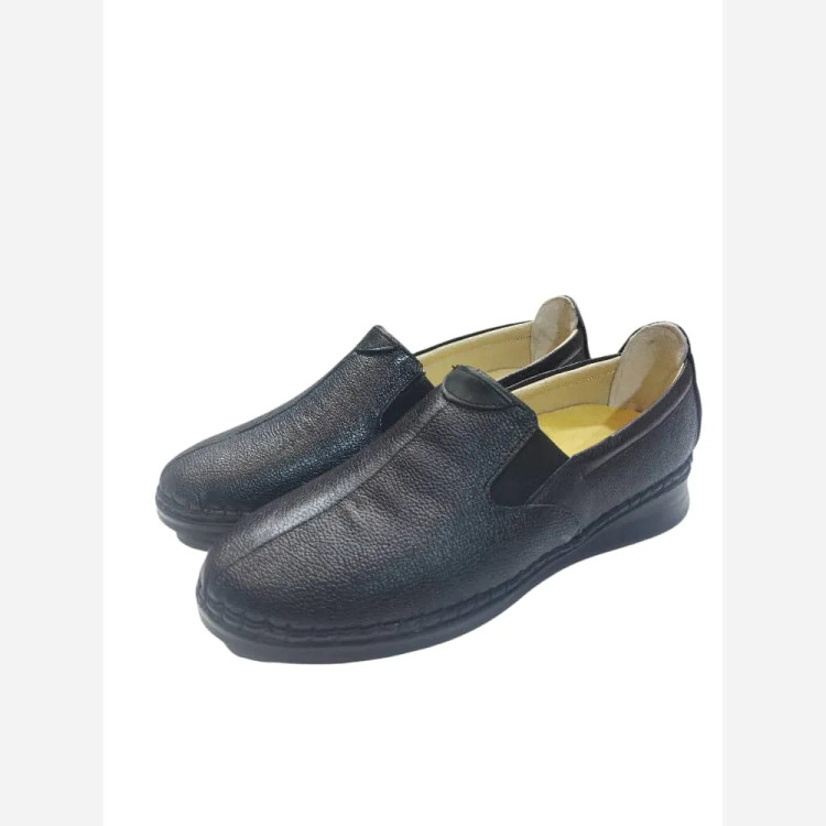 کفش زنانه چرم طبیعی طبی مشکی سایز 37 تا 41 رویه چرم گاوی کفی چرم طبی زیره پیو