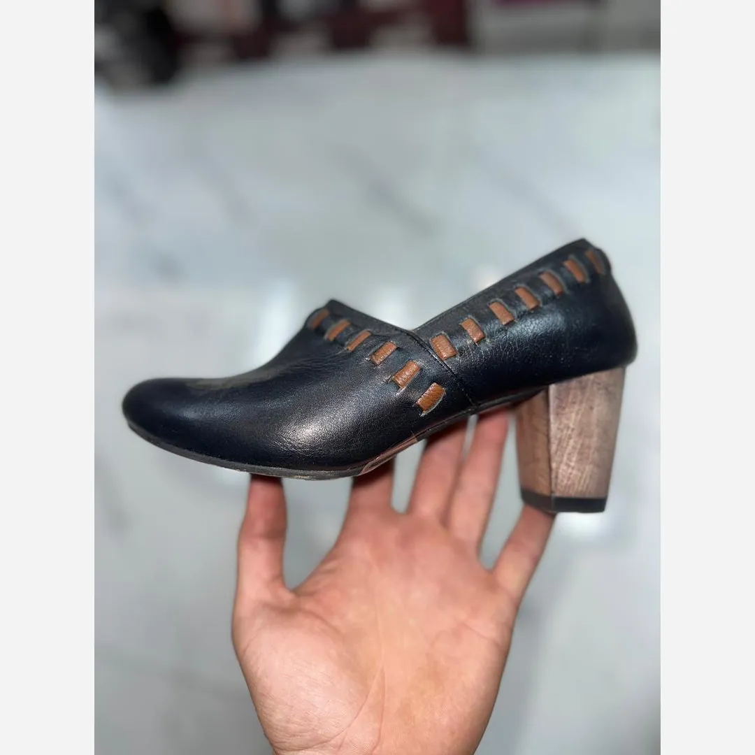 کفش پاشنه دار چرم گاوی زنانه مدل الپ مشکی و طوسی سایز 36