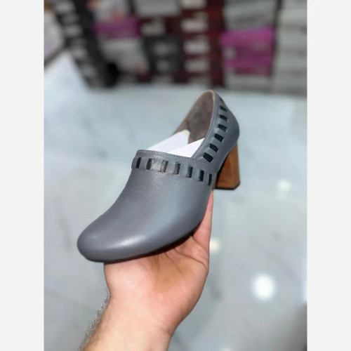 کفش پاشنه دار چرم گاوی زنانه مدل الپ مشکی و طوسی سایز 36