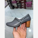 کفش پاشنه دار چرم گاوی زنانه مدل الپ مشکی و طوسی سایز 36