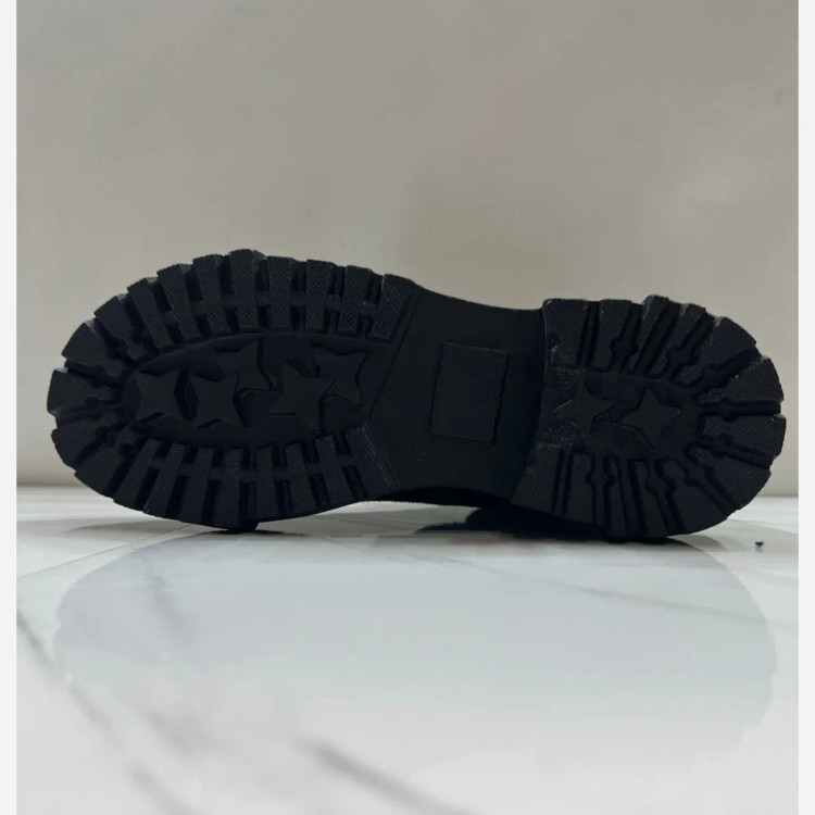 نیم بوت جیر زنانه مشکی سایزبندی 37 تا 39 رویه جیر وارداتی زیره پی وی سی دور دوخت