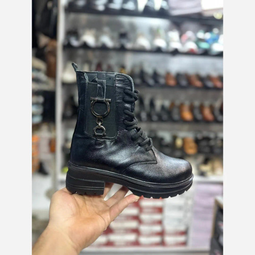 بوت زنجیری زنانه چرم طبیعی سایزبندی 37 تا 40 لژ 3 سانتی زیره تی پیو