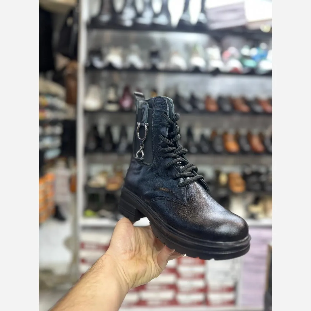 بوت زنجیری زنانه چرم طبیعی سایزبندی 37 تا 40 لژ 3 سانتی زیره تی پیو