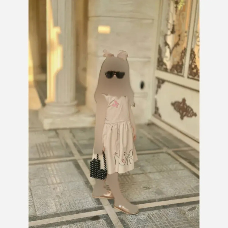سارافون دخترانه لینن طرح پروانه رنگ کرم مناسب 2 تا 6 سال