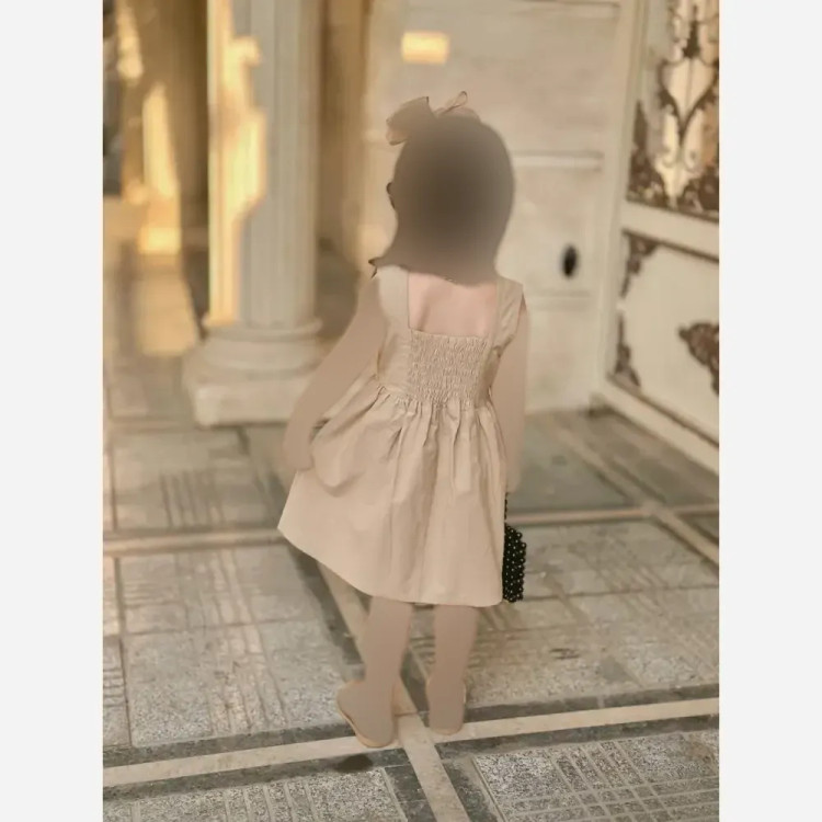 سارافون دخترانه لینن طرح پروانه رنگ کرم مناسب 2 تا 6 سال